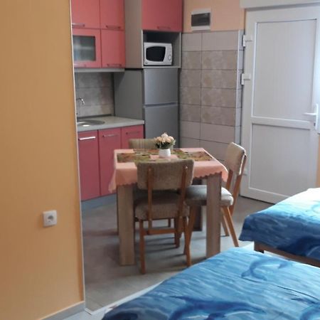 Andi Apartman Pacir Luaran gambar