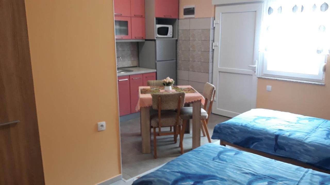 Andi Apartman Pacir Luaran gambar